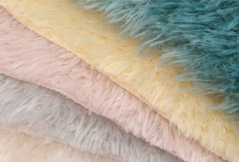 Short pile plush fabric
