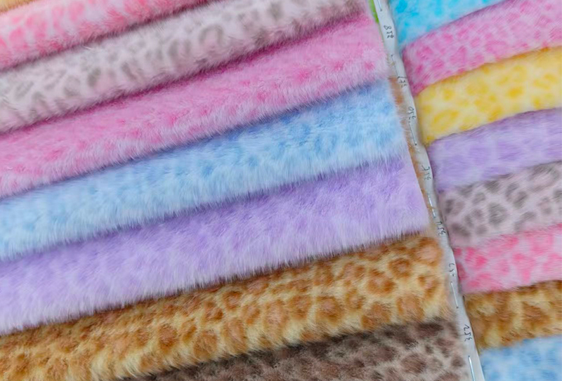 Kain bulu imitasi motif macan tutul cetak cerpelai Eropa lebar 160mm Kain bulu imitasi motif macan tutul cetak cerpelai Eropa lebar 160mm